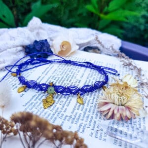 Mara. Prehnitas violetiniame rūke